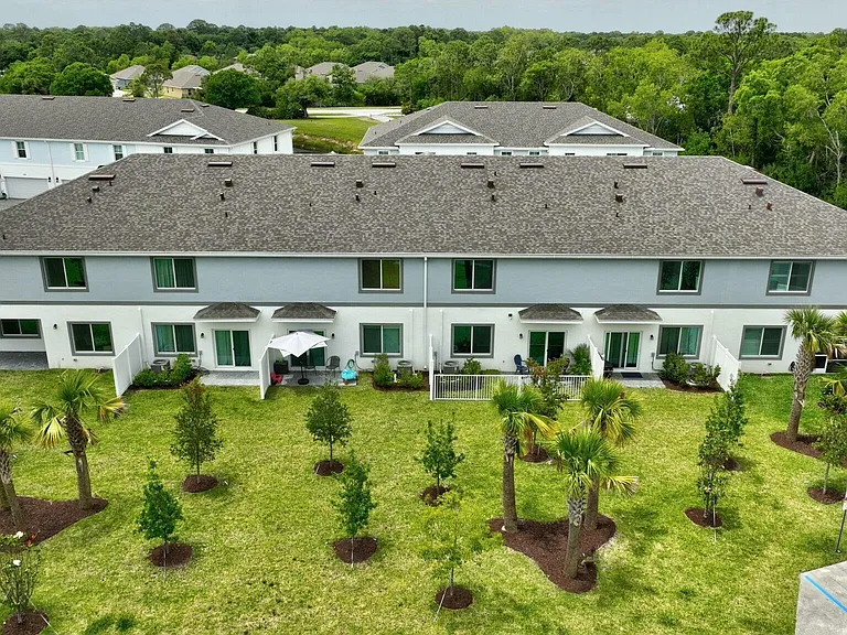 601 NE Waters Edge Ln — Photo 57