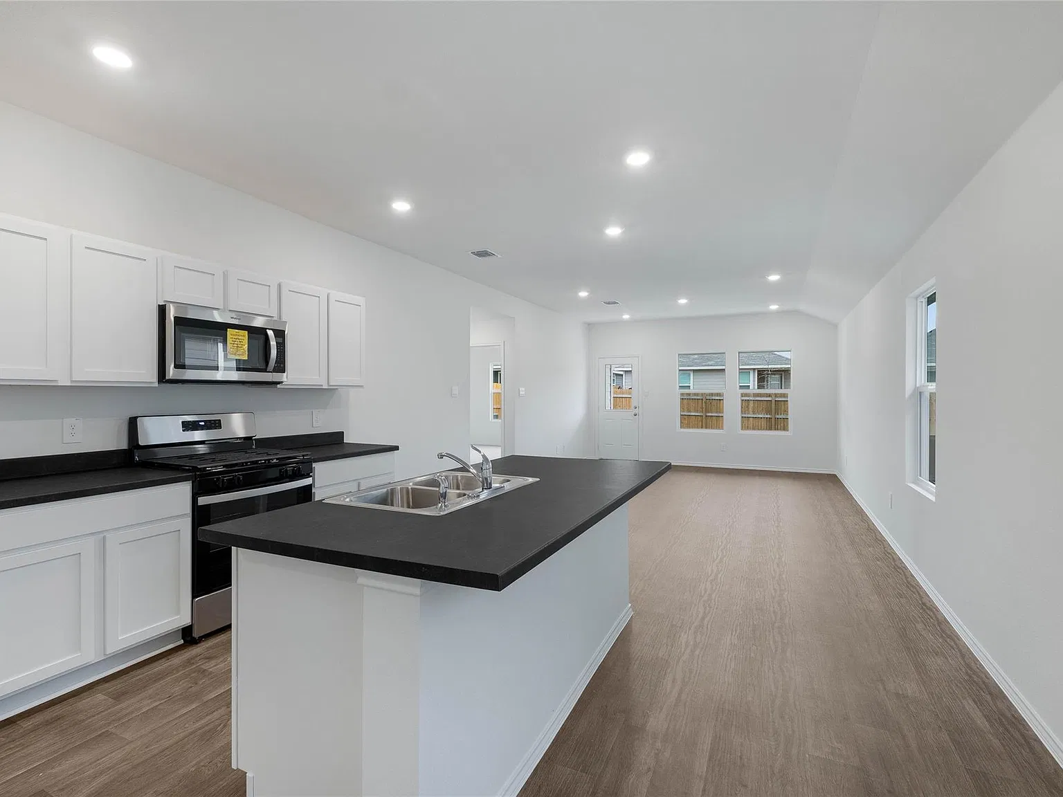3 bed, 2.0 bath, 1470 sqft, $1,750 — Photo 4