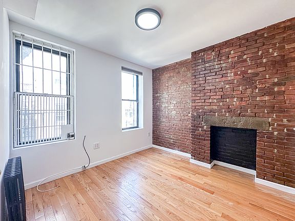 5th image of 337 E 6th St APT 10