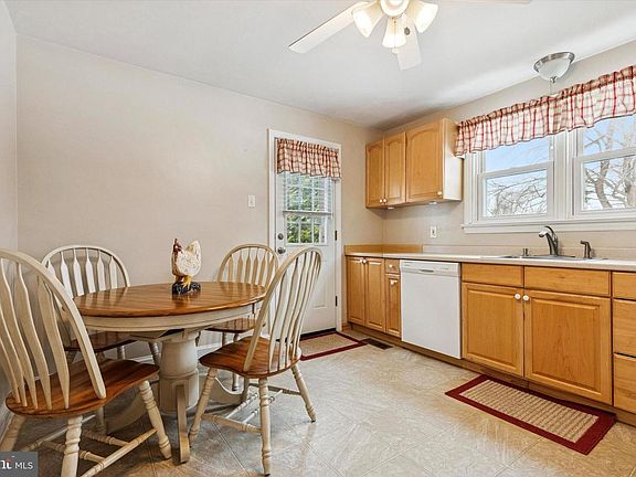 5th image of 1167 W Bristol Rd