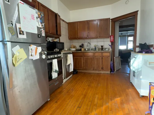 3326 N Clark St APT 3F, Chicago, IL 60657