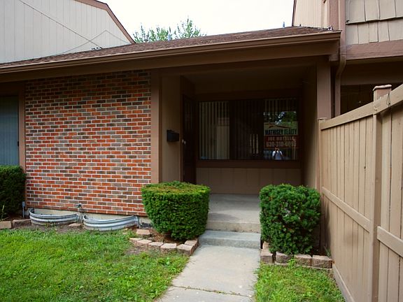 2nd image of 544 E Woodfield Trl