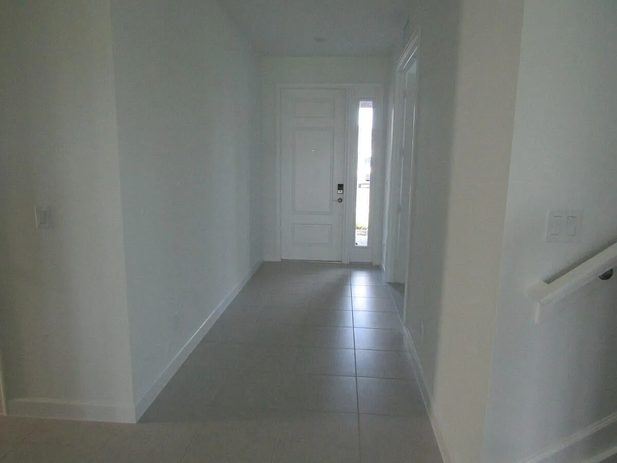 5 bed, 3.5 bath, 2677 sqft, $3,800 — Photo 4