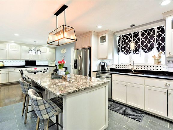 3rd image of 55 Elm Point Ln