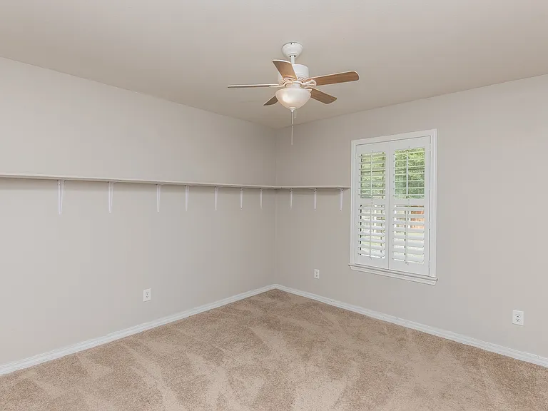 8770 Kennedy Dr — Photo 18