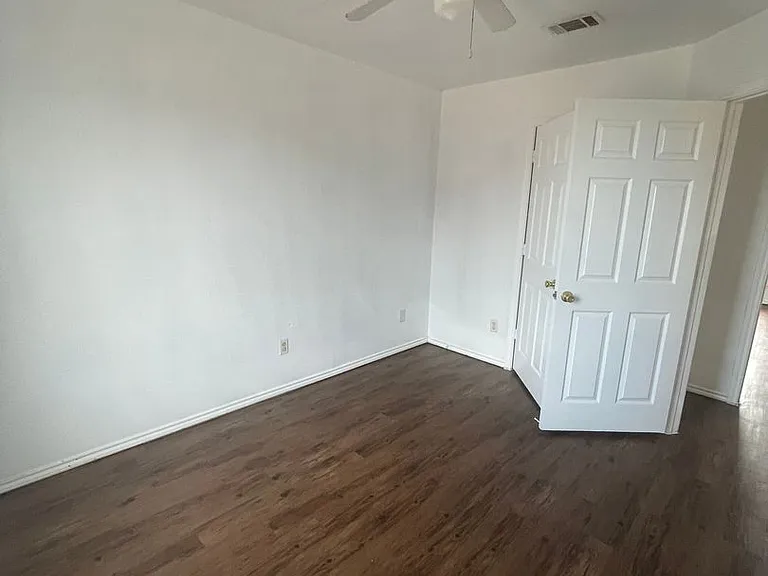 3404 Barcelona Dr — Photo 11