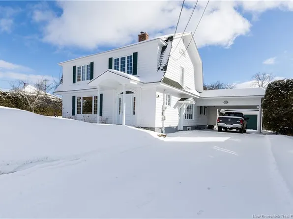 315 Sheriff St, Grand Falls, NB E3Z 3A3