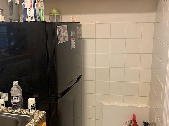 4th image of 303 Webster Ave APT 2D
