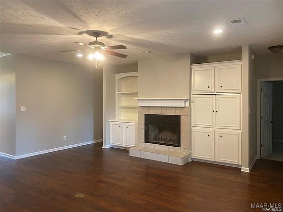 5th image of 154 E Poplar St