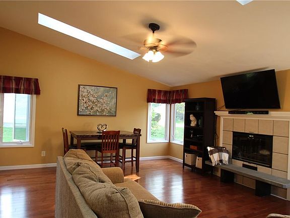 4th image of 37 Shadbush Way