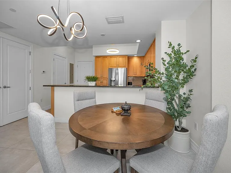 331 Cleveland St #310 — Photo 12