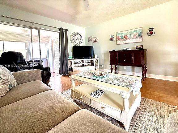 3rd image of 2663 Barkley Dr E APT A