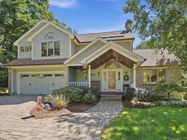 13 Woodland Dr, Paxton, MA 01612