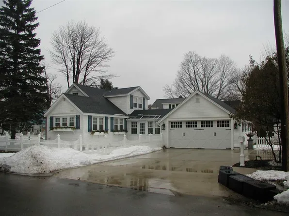 327 E Cedar St, Boyne City, MI 49712