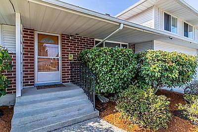 3rd image of 6026 S Wapato Lake Dr