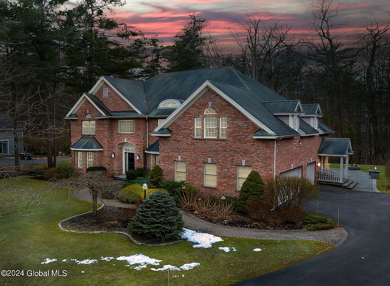 2nd image of 823 Greenthorne Boulevard