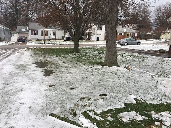 2nd image of 123 Caroline St