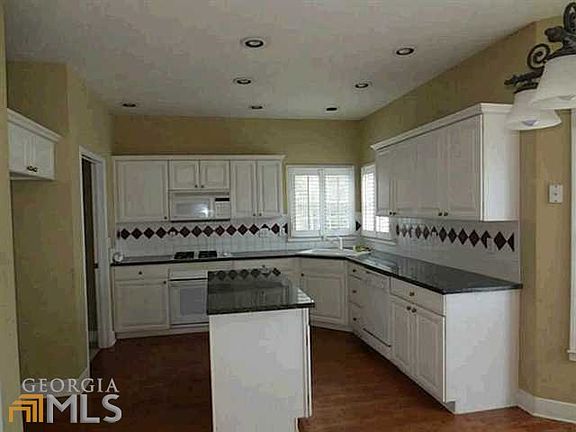 5th image of 560 Old Nichols Trce