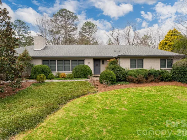 21 Pine Tree Cir, Asheville, NC 28804