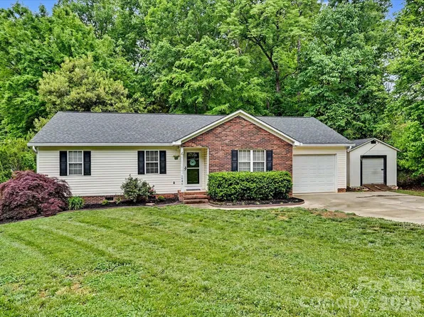 1040 Fox Run Cir SE, Concord, NC 28025