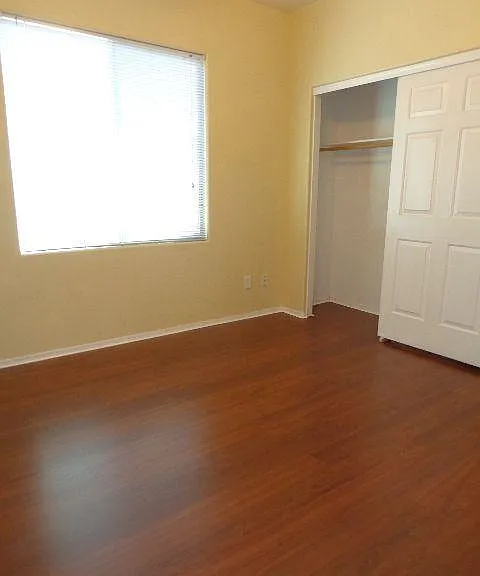 4043 S Vineyard Ave — Photo 10