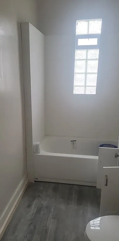 Large Duplex in Milwaukee — Photo 2
