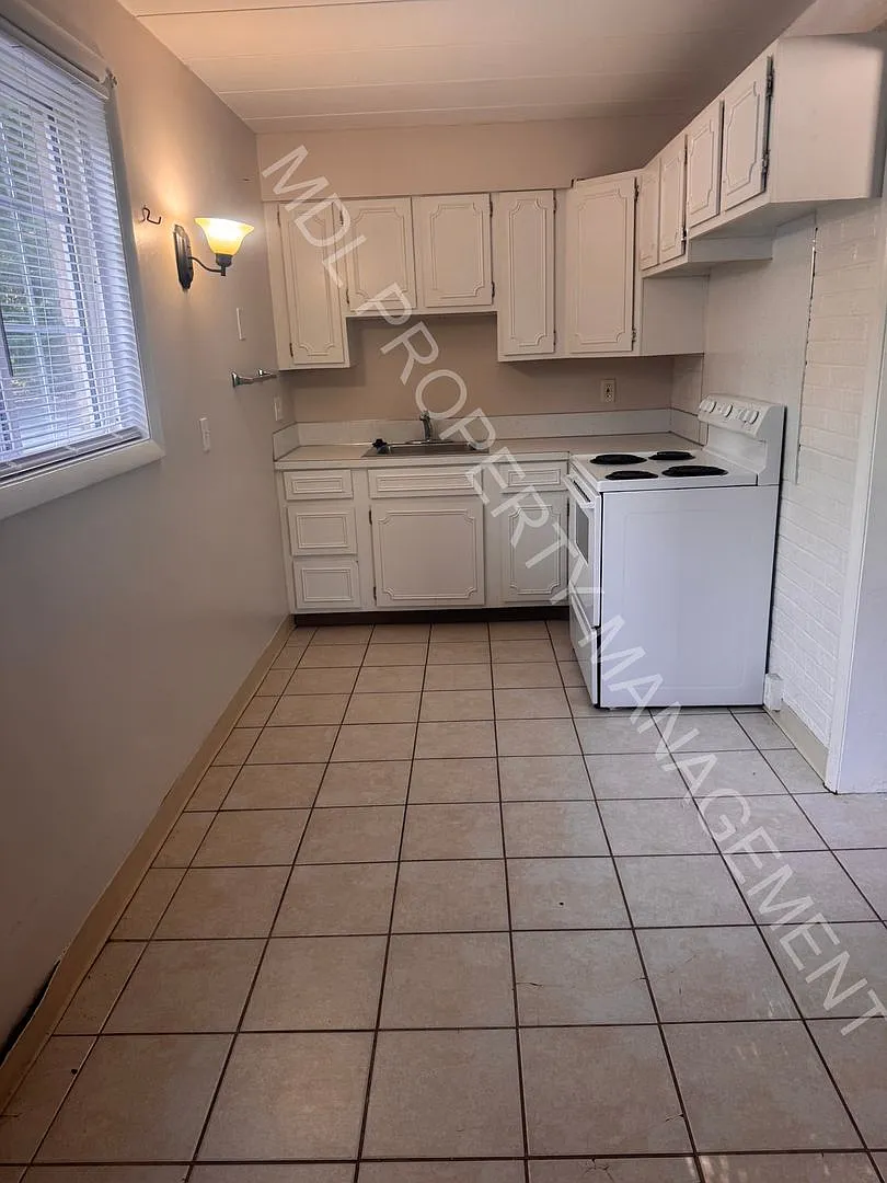 2020 Weiss — Photo 2