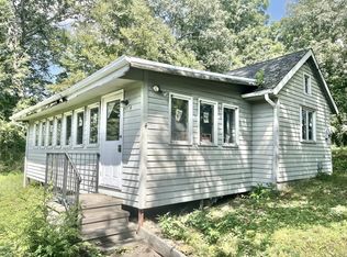 4 Mohawk Trl, East Hampton, CT 06424