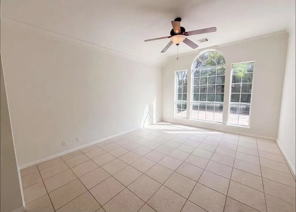 4 bed, 2645 sqft, $2,200 — Photo 3
