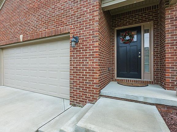 2nd image of 4752 Larkhill Ln