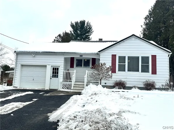 3216 Valley Pl, Sauquoit, NY 13456