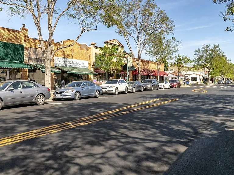Pleasanton Place — Photo 12