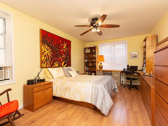 5th image of 3210 Arlington Ave APT 5B