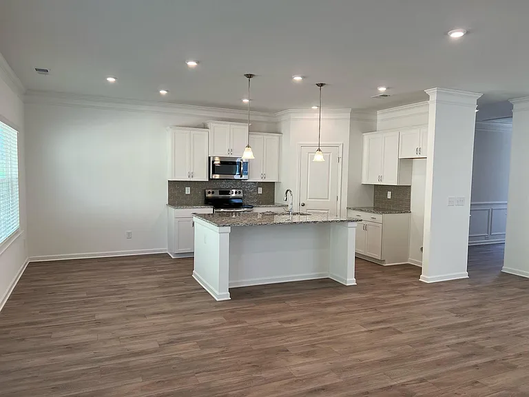 216 Hanson Ln — Photo 2
