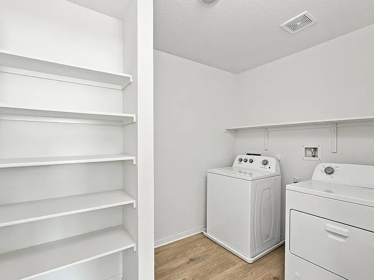 429 Brody Ln — Photo 12