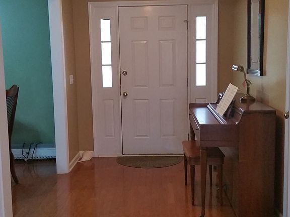 Front entrance/foyer