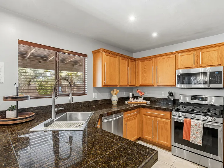 458 W Cedar Chase Dr — Photo 5
