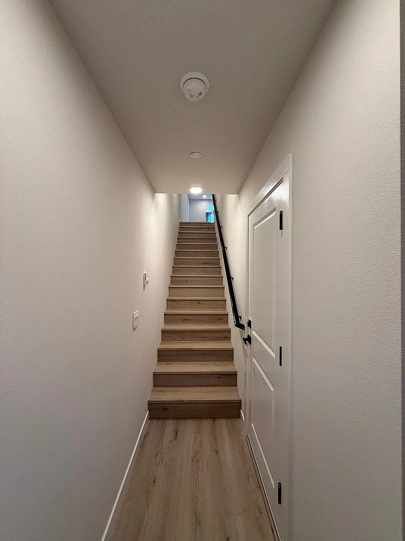 Stunning 3BD/3BTH Modern Townhouse in Snohomish for Lease! — Photo 2