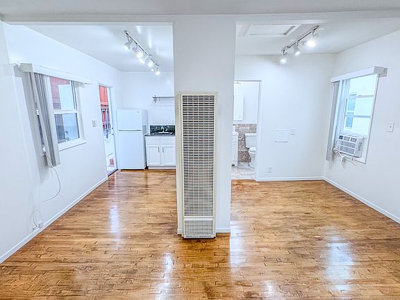 4th image of 935 Euclid St APT 5