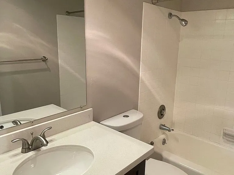 744 Belmont Pl E — Photo 5