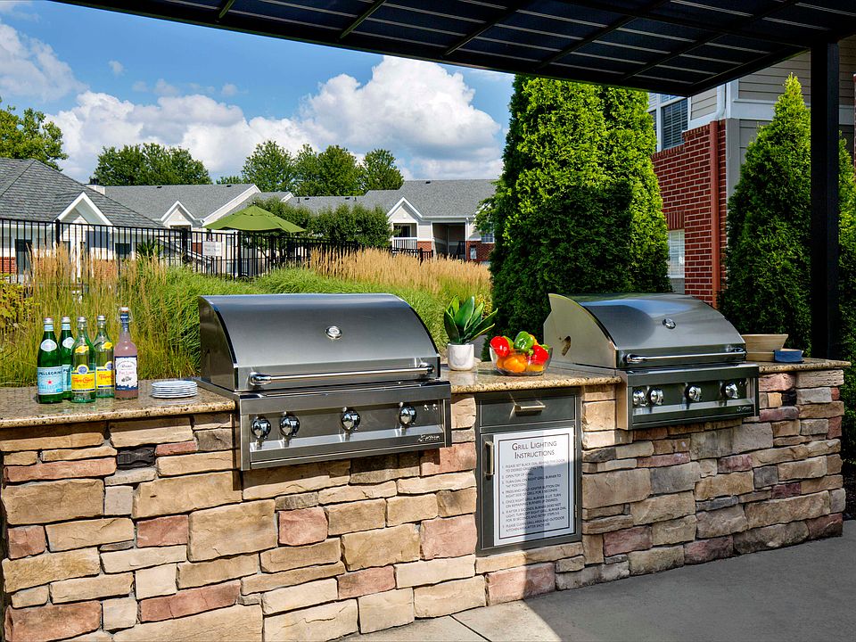 Outdoor grills and chef''s kitchen