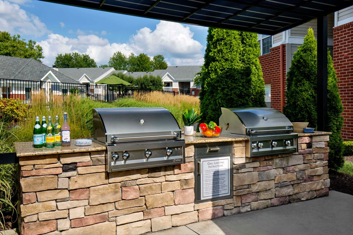 Outdoor grills and chef''s kitchen