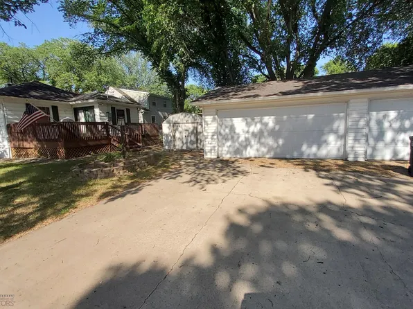 902 17th St S, Fargo, ND 58103