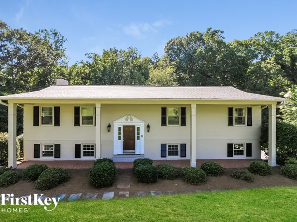 5601 Kane Dr, Pfafftown, NC 27040