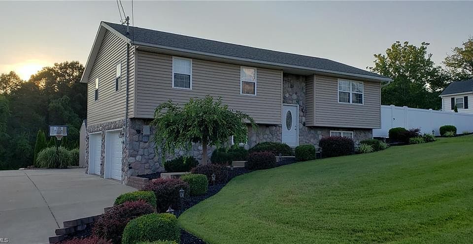 1st image of 665 Island View Dr
