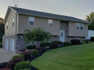 665 Island View Dr, Parkersburg, WV 26101