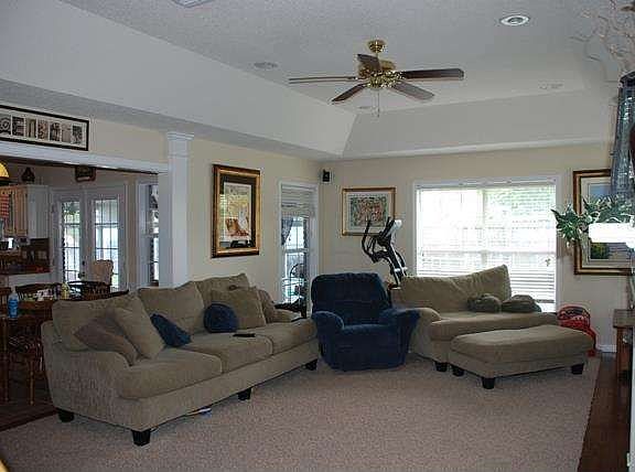 4th image of 309 W Kingswood Dr