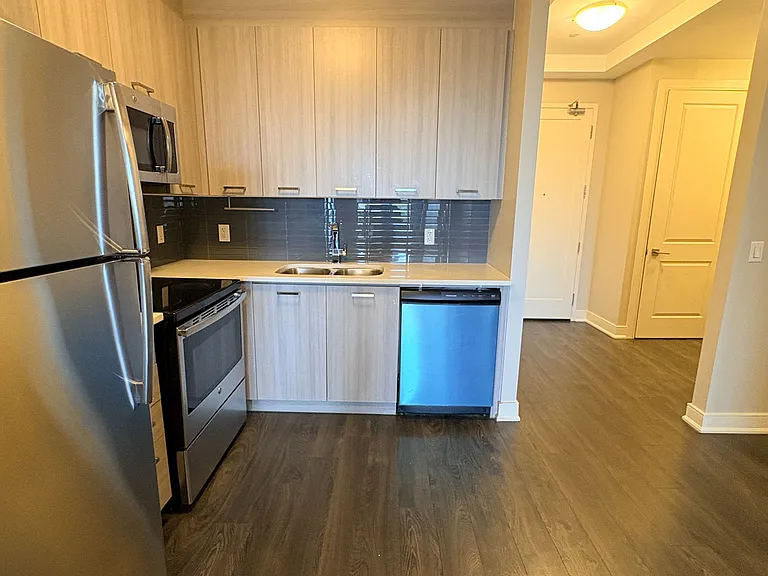 150 Main St W #504 — Photo 15
