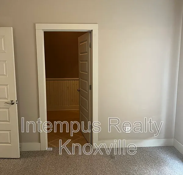 229 Deaderick Ave — Photo 16