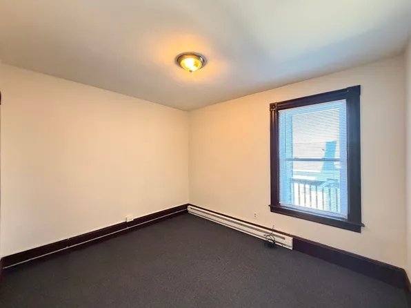459 Beech St APT 3, Manchester, NH 03103